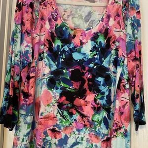 Women’s Cupio 1X long sleeve shirt multi color design at shoulder edges bin D